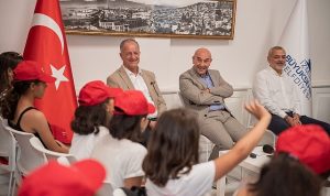 Adıyamanlı depremzede çocuklardan Başkan Soyer’e teşekkür