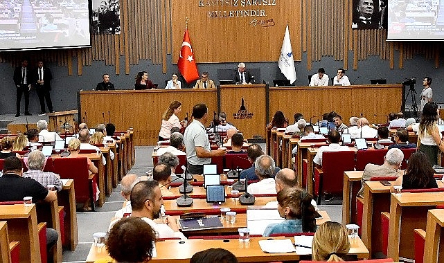 İzmir Büyükşehir Meclisi’nden Başkan Soyer’e yetki