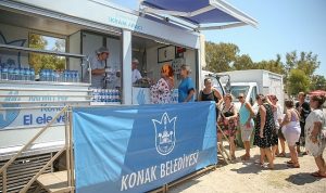 Konaklı kadınlar denizle buluşuyor