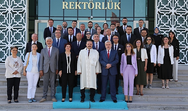 Rektör Alpay Arışbaş göreve başladı