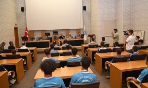 Şampiyon Hokeyciler’den Başkan Pekyatırmacı’ya ziyaret