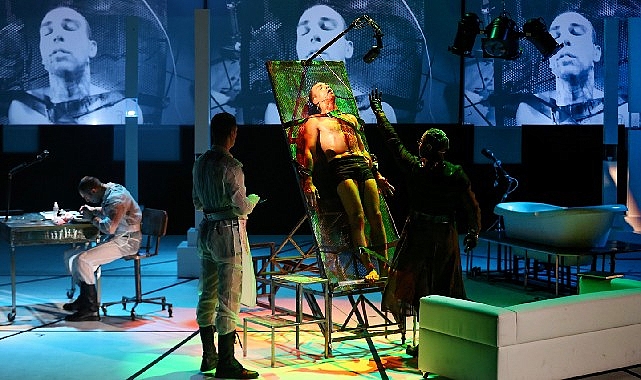 “1984” yılın oyunu seçildi