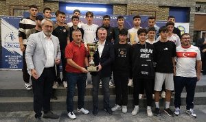 Amatör Futbolda Şampiyonlar Kupalarına Kavuştu
