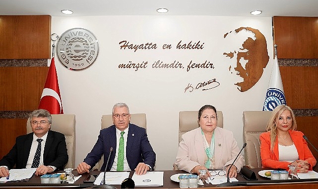 Rektör Prof. Dr. Budak, “Engelsiz Birimler”e ödüllerini takdim etti