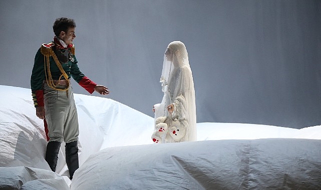 Bir Rus Edebiyatı Klasiğiİ, Tolstoy’un Savaş ve Barış’ı Şehir Tiyatroları’nda