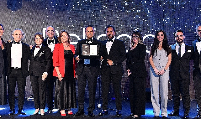 DeFacto ‘Cumhuriyet Değerlerini Taşıyan Marka’ Seçildi