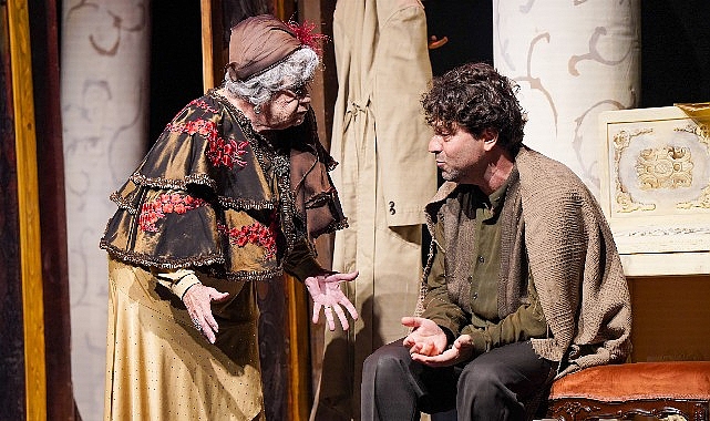 Gaziemir’de Sezon “Veda” Oyunuyla Açıldı