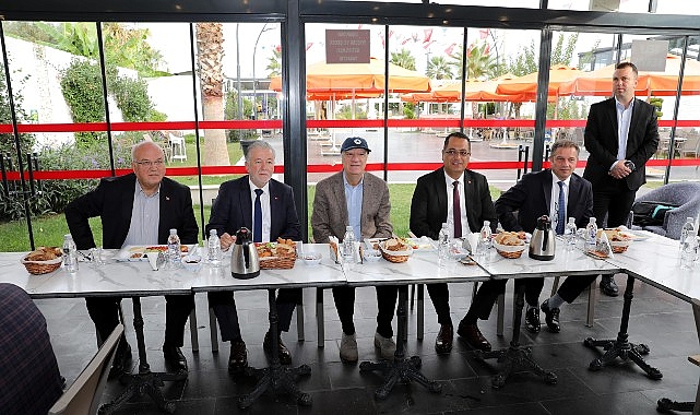 İESOB yönetimi’nden başkan Engin’e ziyaret