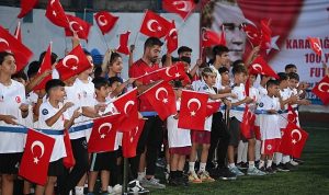 Karabağlar Belediyesi’nin düzenlediği futbol turnuvası yoğun ilgiyle gerçekleştirildi