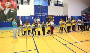 Küçükçekmece’de 3 Bin 600 Öğrenciye Spor Malzemesi Dağıtıldı