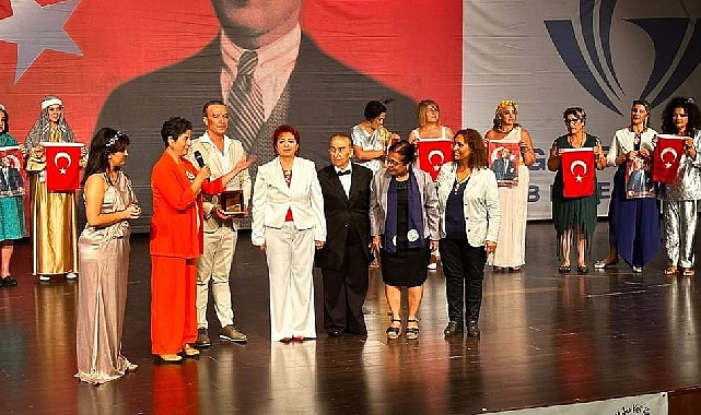 Narlıdere Belediyesi’nin Güçlü Kadınları, ‘Çantadaki Sır’ ile Cumhuriyeti Anlattı