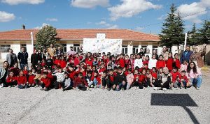 Nevşehir belediyesi: Gönüllüler çocuklarla birlikte okullarda cumhuriyetin 100.yılını kutladı