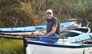 22 yıldır gölden balık tutarak geçimini sağlayan: Doğanın sadık bekçisi