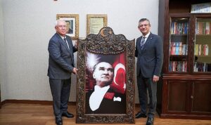 Selvitopu’dan Özel’e “hayırlı olsun” ziyareti