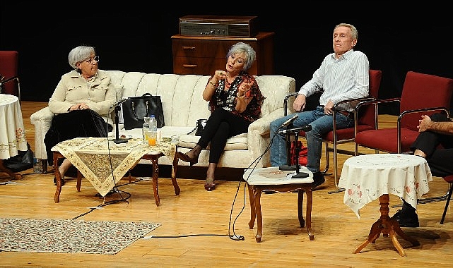 Bilge Çınarlar yeni oyunuyla sahnede