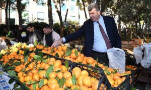 Depremzede çiftçilerin ürünleri Kadıköy Dayanışma Pazarı’nda