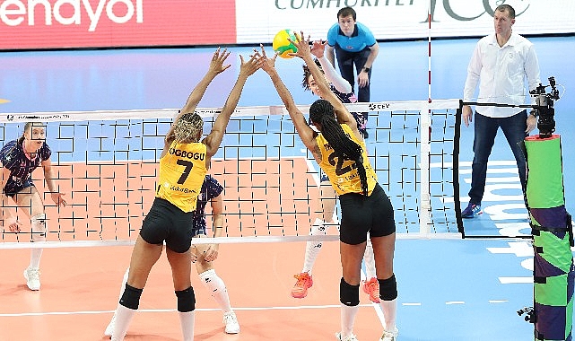 VakıfBank, CEV Şampiyonlar Ligi’nde Pazova’yı 3-1 ile geçti