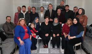 AK Parti Nevşehir Belediye Başkan Adayı Dr. Mehmet Savran, Nevşehir’de bulunan depremzede aileleri ziyaret etti