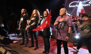 Aydın Büyükşehir Belediyesi Cem Karaca ve Barış Manço’yu Kurtalan Ekspres konseriyle andı