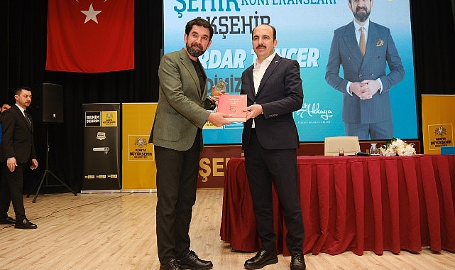 Başkan Altay Akşehir’de Düzenlenen Şehir Konferansları’na Katıldı