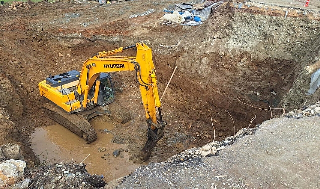 Duraklı-Alihocalar köprüsünde temel kazısı ve beton dökümü