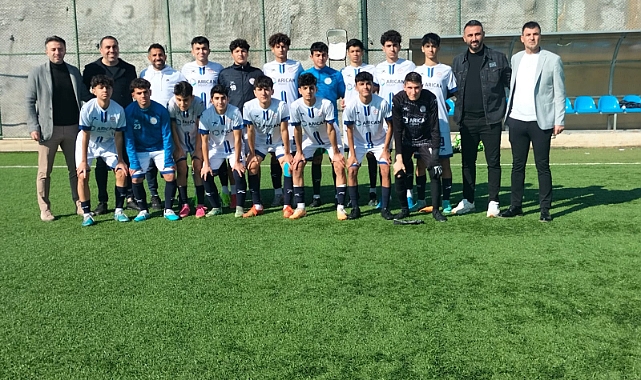 Selçuk Şahin, Yenişehir Belediyesi U16 Futbol Takımı’nın maçını izledi
