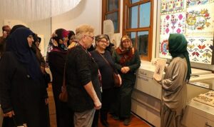 Kocaeli’nin 65 yaş üstü çınarları Yerel Kültür Müzesinde; Çocukluklarını hatırladılar