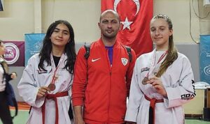 Foça Belediyespor Kulübü, Taekwondo Yıldızlar İzmir İl Şampiyonası’nda bir altın ve iki bronz madalya ile kürsüye çıktı