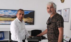 1950 model daktiloyu Kültür Evi’ne bağışladı