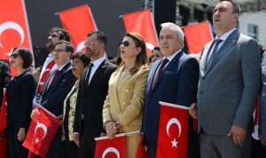 Nilüfer’de 19 Mayıs kutlamaları çelenk töreniyle başladı