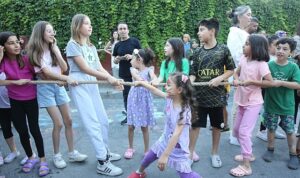 Küçükçekmece Belediyesi, “Sokakta Oyun Var” etkinliği ile unutulmaya yüz tutmuş sokak oyunlarını çocuklarla buluşturdu