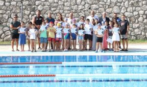 Mudanya Belediyesi tarafından düzenlenen yüzme kursları 1. Dönemi başarıyla tamamlandı. Yaklaşık 250 minik yüzücü düzenlenen törenle sertifikalarını aldı