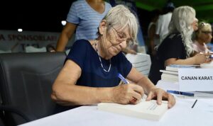 Didim Belediyesi’nin katkılarıyla gerçekleştirilen Altınkum Yazarlar Festivali birbirinden değerli yazarları konuk etmeye devam ediyor