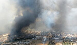 İzmir Büyükşehir Belediyesi’nin meclis toplantısında Karşıyaka Yamanlar Dağı’nda başlayan ve hala süren yangın konuşuldu
