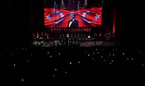 Zeki Müren, masal tadında bir gece ile anıldı