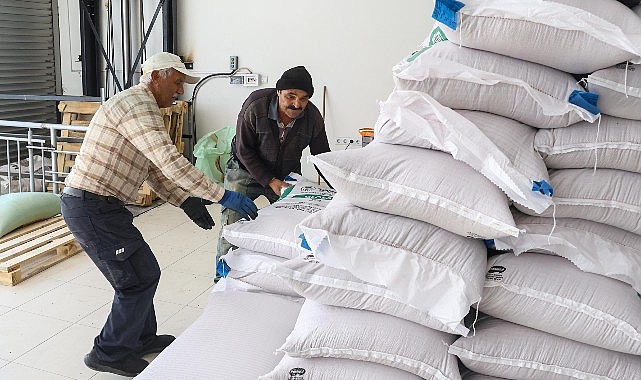 Antalya Büyükşehir’den Korkutelili üreticilere 60 ton buğday desteği