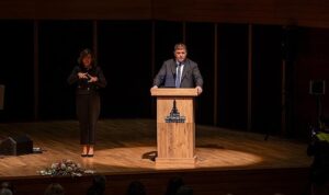 Başkan Tugay Edebiyat Festivali’ni şiirle açtı