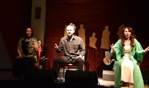 ‘İnsanca’ Müzik Gösterisi ile Kadın Hikâyeleri Sahnede Can Buldu