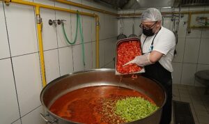 Üsküdar Belediyesi Aşevlerinin Kapasitesini Artırarak Daha Fazla Vatandaşa Hizmet Sağlıyor