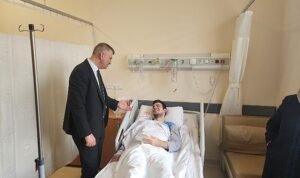 Başkan Sezer’den Hastanedeki Hemşehrilerine Ziyaret