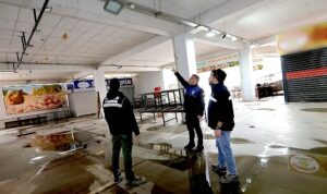 Bayraklı’nın pazar yerlerinde aydınlatma çalışması