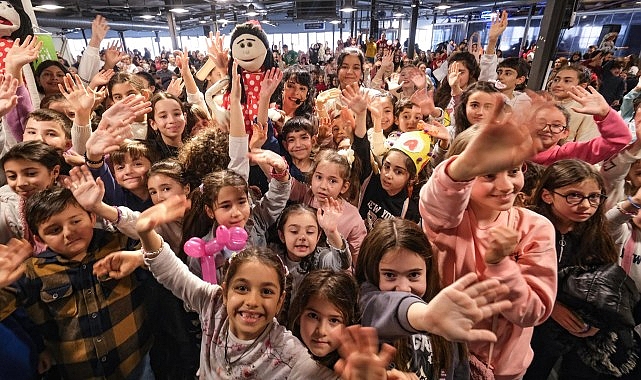 Çocuklar ‘Kukla Marmelat’a bayıldı