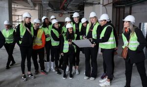 Eczacıbaşı Dynavit’li sporcular yeni salonun inşaatını ziyaret etti