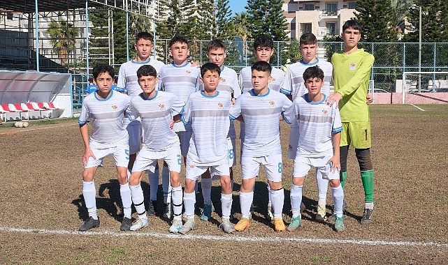 Kemer Belediye Merkez Spor evinde galip geldi