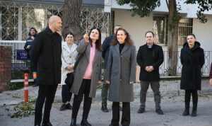 Başkan Ünsal’dan sahada hizmet mesaisi    “Karşıyaka’yı makamdan değil, sokaktan yönetiyoruz”