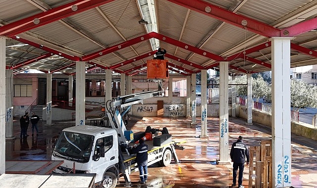 Bayraklı’da pazar yerleri yenileniyor