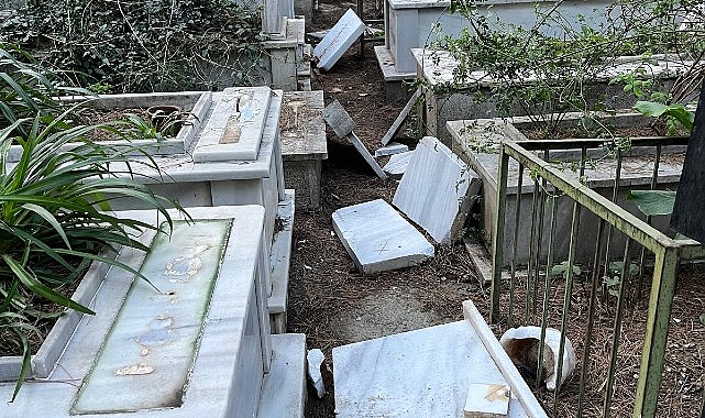 Büyükçiğli Mezarlığı’ndaki hasar gideriliyor