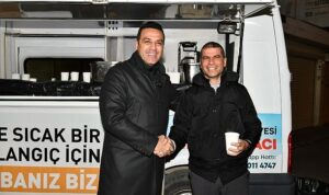 Çiğli Belediyesi’nden Vatandaşlara Sıcak Çorba İkramı