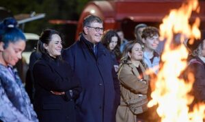 İzmirliler buz pistinde sevgililer gününü kutladı “Buzda sevginin en sıcak hali”