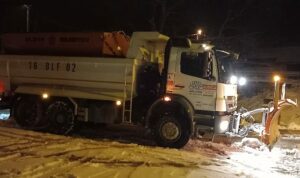 Nilüfer’de karla mücadele çalışmaları aralıksız sürüyor